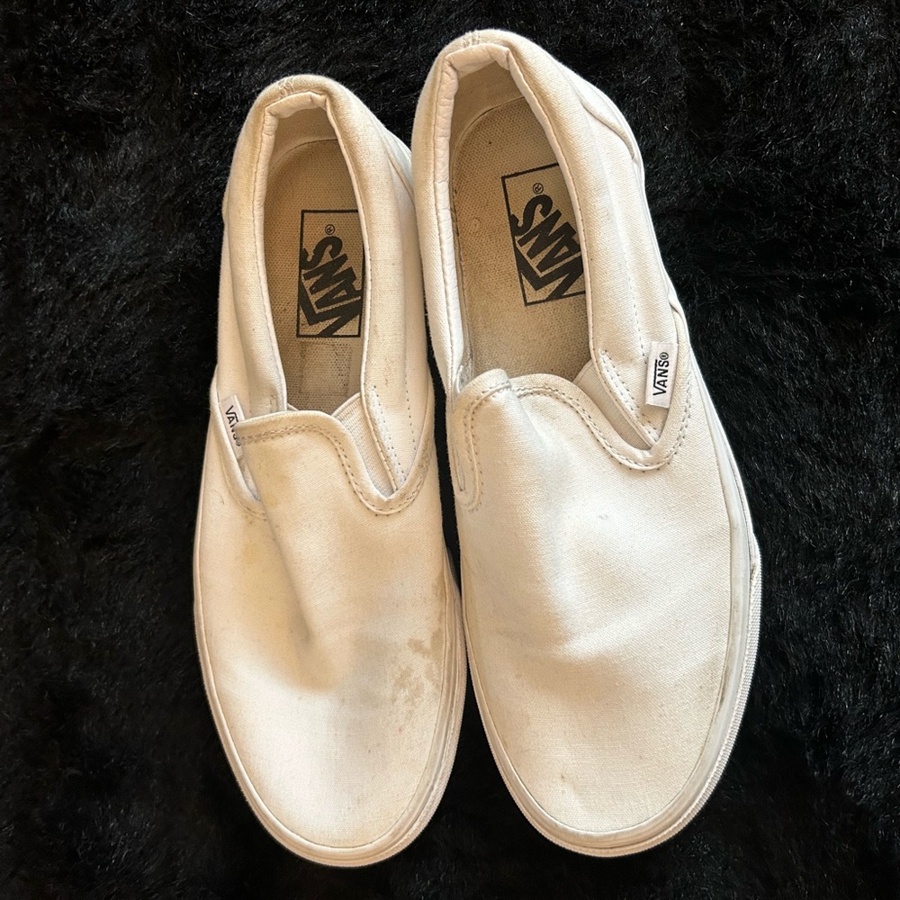Vans Women’s Size 8.5 very good condition. All white